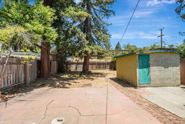141 Clinton Street, Redwood City CA: https://media.crmls.org/mediaz/bdb83164-9212-47af-8f83-c7149300e96d.jpg