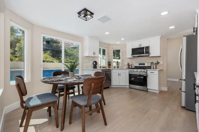 1823 Paseo del Lago, Vista CA: https://media.crmls.org/mediaz/bdb84de6-bc66-4e53-bffc-318c0545be03.jpg