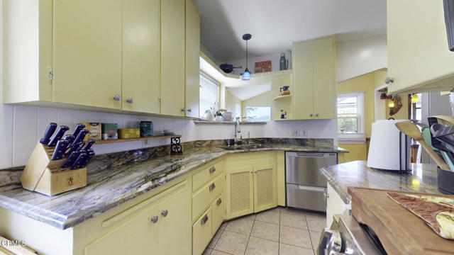 405 Mission Road, Glendale CA: https://media.crmls.org/mediaz/bdb897f6-f0ee-450f-ade1-24a8628f2770.jpg