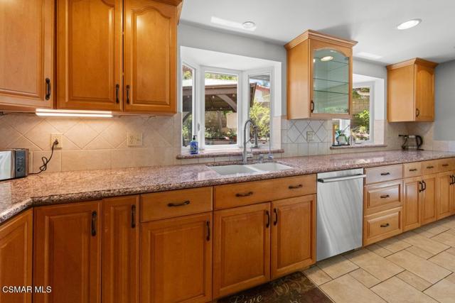 3085 Klamath Avenue, Simi Valley CA: https://media.crmls.org/mediaz/bdb8e0cf-2ed0-441a-9285-496a783c9aec.jpg
