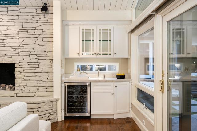 9 Saint Andrews Pl, Alamo CA: https://media.crmls.org/mediaz/bdb8fd48-8acd-4349-b3f4-89a49b31b12c.jpg