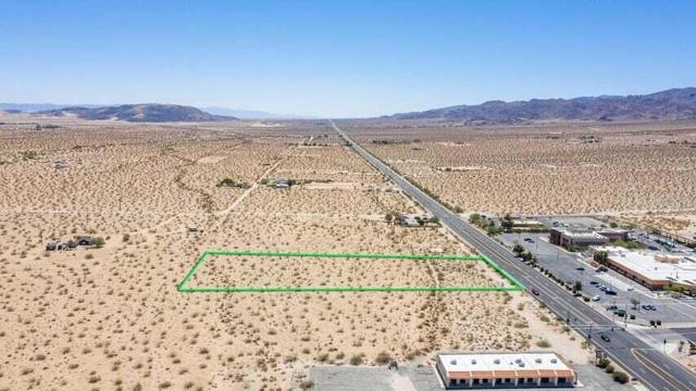 127 Twentynine Palms Highway, Joshua Tree CA: https://media.crmls.org/mediaz/bdb90ec8-65af-4320-b92b-c02a7407a75c.jpg