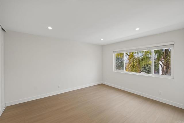 Image 16 of 75 For 1633 Mackinnon Avenue