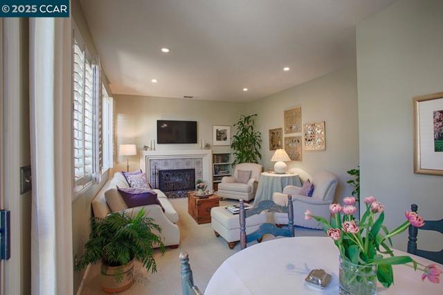 1409 Dumaine St, Concord CA: https://media.crmls.org/mediaz/bdb998a8-973e-4868-a1da-f01191bf7d71.jpg