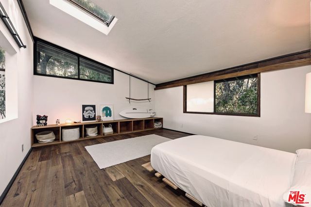 625 Reithe Avenue, Calabasas CA: https://media.crmls.org/mediaz/bdb9b804-8f35-4354-99fb-a2e381648bd7.jpg