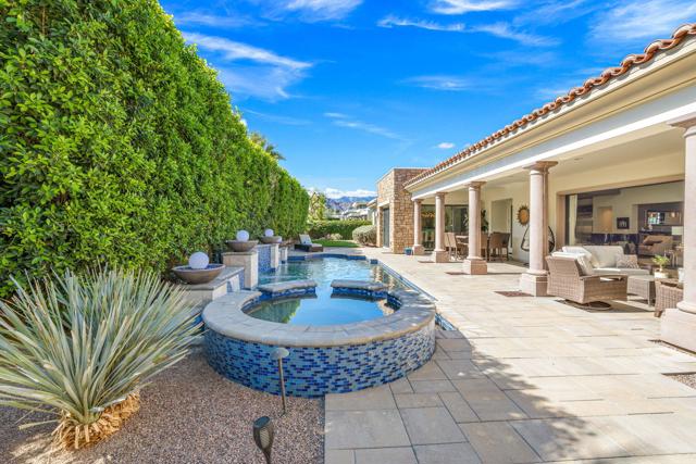 17 Emerald Court, Rancho Mirage CA: https://media.crmls.org/mediaz/bdba5bb1-4b4c-4ef3-b87e-28248b27e01b.jpg