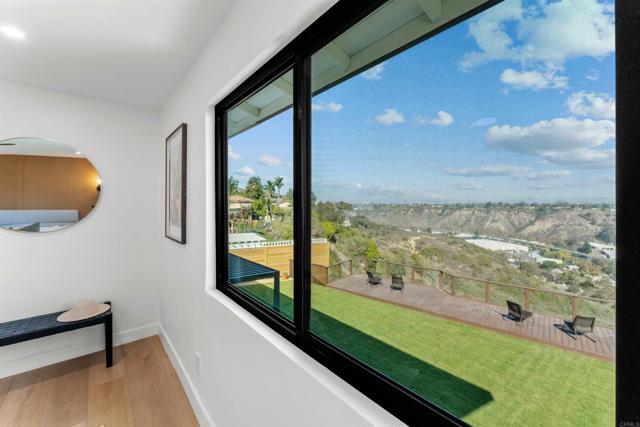 5777 Desert View Drive, La Jolla CA: https://media.crmls.org/mediaz/bdba833f-60ea-41f4-8443-33c323ebb280.jpg