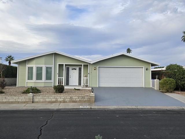73278 Palm Greens Parkway, Palm Desert CA: https://media.crmls.org/mediaz/bdbaeb8d-36ae-4ac4-9014-a44249ea028e.jpg