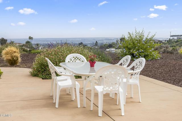 7024 Meadowview Court, Ventura CA: https://media.crmls.org/mediaz/bdbb3595-a01b-4b4e-90dc-4de3d4574abf.jpg