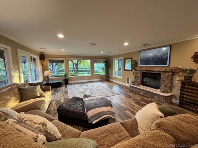5553 Scenic View Dr, Yorba Linda CA: https://media.crmls.org/mediaz/bdbb8bbd-52c8-4572-a573-5780eccf37db.jpg