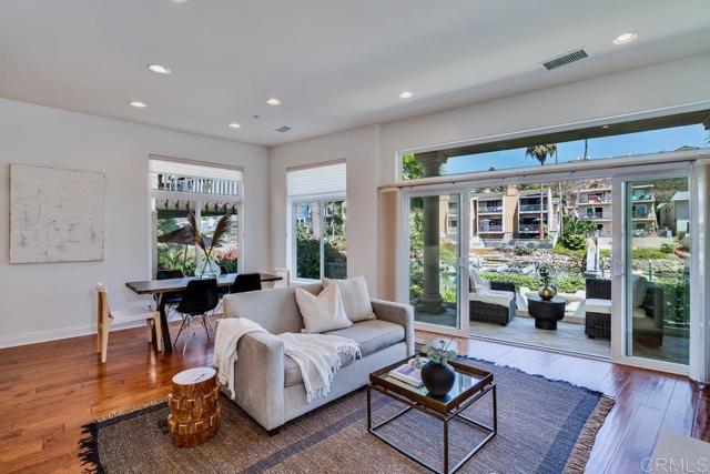 Detail Gallery Image 8 of 57 For 4529 Cove Dr #101,  Carlsbad,  CA 92008 - 4 Beds | 3/1 Baths