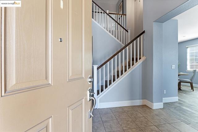 1604 Coventry Dr, Oakley CA: https://media.crmls.org/mediaz/bdbc411b-14b8-442e-907a-d801aa37a9ed.jpg