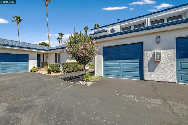 5727 Cutter Loop, Discovery Bay CA: https://media.crmls.org/mediaz/bdbc7b61-e780-4ce1-acba-ef7e040521ff.jpg