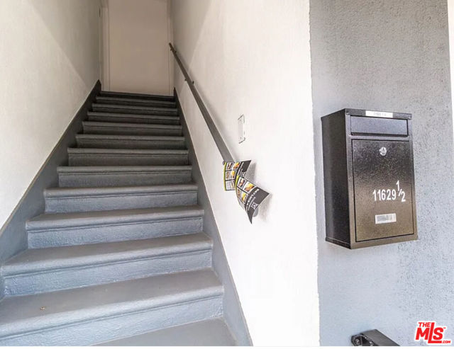 11629 1/2 Gateway Boulevard, West Los Angeles CA: https://media.crmls.org/mediaz/bdbc8cd4-ee38-4017-8537-81eb3233c9aa.jpg