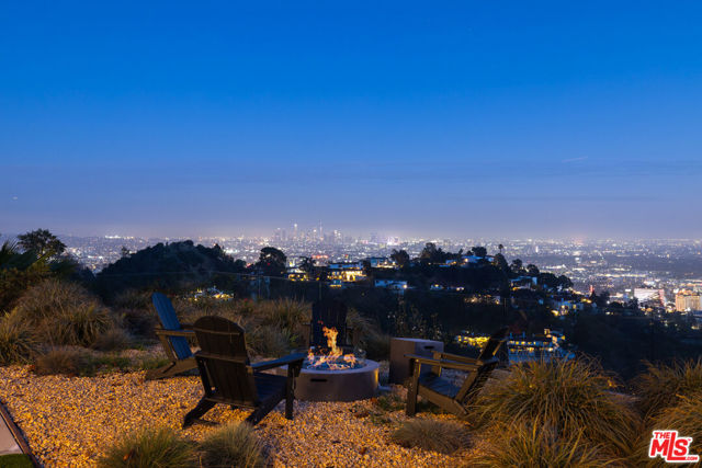 2511 Carman Crest Drive, Los Angeles CA: https://media.crmls.org/mediaz/bdbcbf48-5b23-47f6-b898-6bac50d80c19.jpg