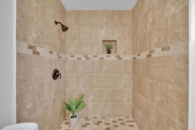 Home for Sale in Lakeside