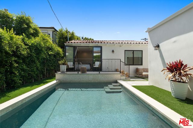 100 S La Jolla Avenue, Los Angeles CA: https://media.crmls.org/mediaz/bdbd2444-e63c-49e3-b49a-7229995ca6cd.jpg