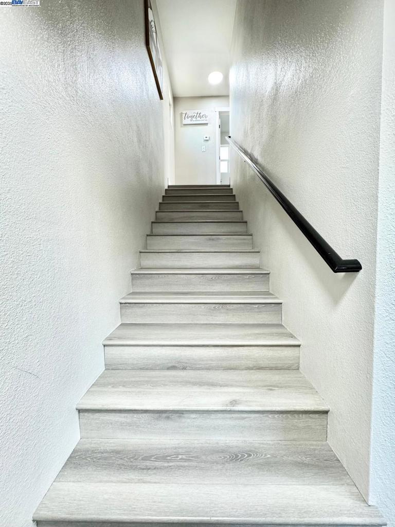 https://media.crmls.org/mediaz/bdbd67e8-6fdd-4eb5-b78d-5e160661d2ed.jpg?preset=X-Large