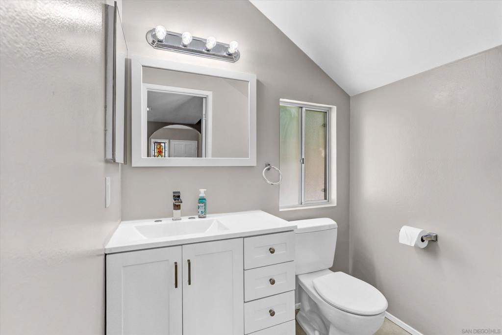 https://media.crmls.org/mediaz/bdbd7e1c-7ad8-497e-9544-e69f2606c02c.jpg?preset=X-Large