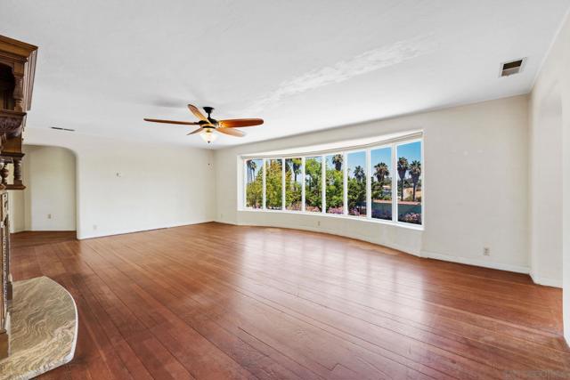 2530 Pruett Dr, Vista CA: https://media.crmls.org/mediaz/bdbd832e-bc5d-4e86-8042-585cd953a3e8.jpg