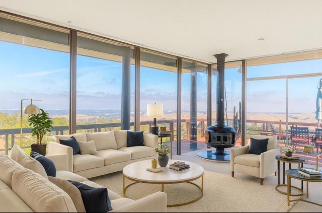 30 Pine Ridge Way, Portola Valley CA: https://media.crmls.org/mediaz/bdbdd50d-47ac-4fa2-bb84-2bb090f89fa3.jpg