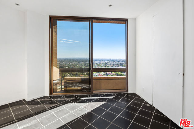 10430 Wilshire Boulevard, 1505 photo 17