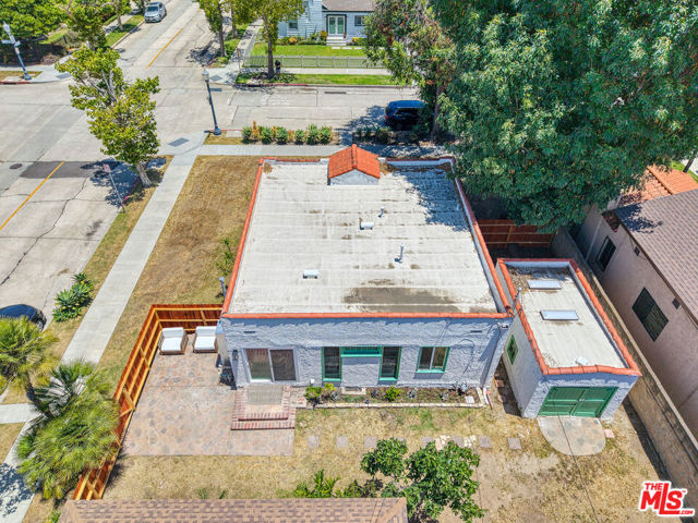 3653 Falcon Avenue, Long Beach CA: https://media.crmls.org/mediaz/bdbe9a76-5ed5-47ec-ae36-ff3b5ccafe1a.jpg