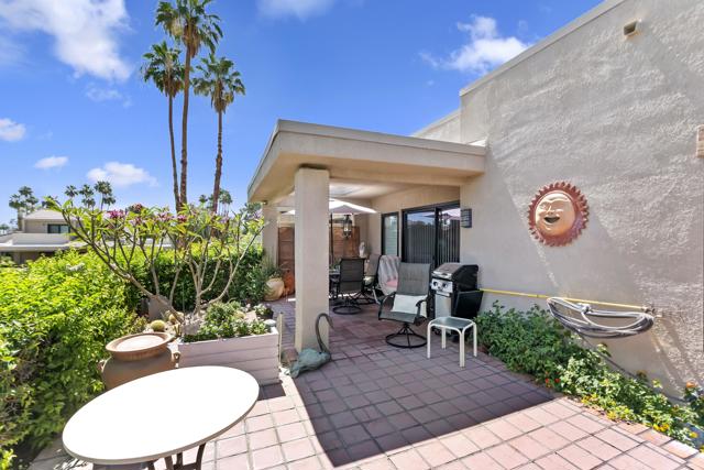 72416 Sommerset Drive, Palm Desert CA: https://media.crmls.org/mediaz/bdbf9955-9b83-4aa8-9f48-d2103305155e.jpg