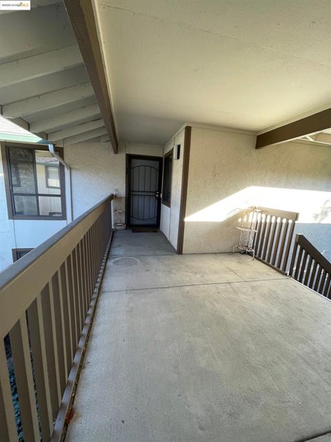 2416 Shadow Ln, Antioch CA: https://media.crmls.org/mediaz/bdbfb67f-4225-4892-a06e-173e4e085261.jpg