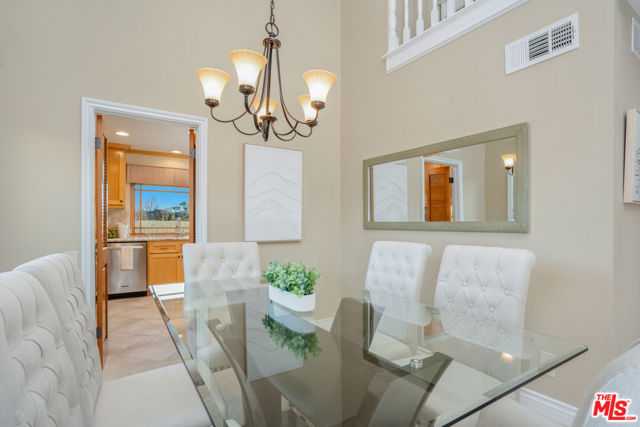 3086 Indian Mesa Drive, Thousand Oaks CA: https://media.crmls.org/mediaz/bdbfc01f-3396-4f5e-a71a-2d17d1b3ca67.jpg