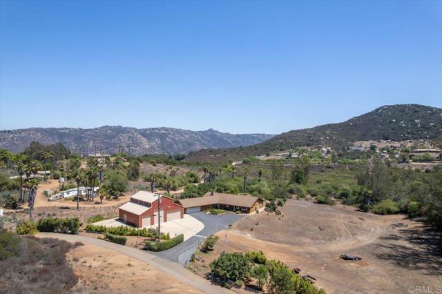Detail Gallery Image 10 of 60 For 945 El Paseo, Vista,  CA 92084 - 4 Beds | 3 Baths