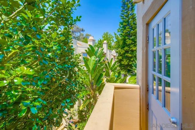 3268 Via Marin, La Jolla CA: https://media.crmls.org/mediaz/bdbff7fb-4efd-4d97-b80f-09edd5a5b8cb.jpg