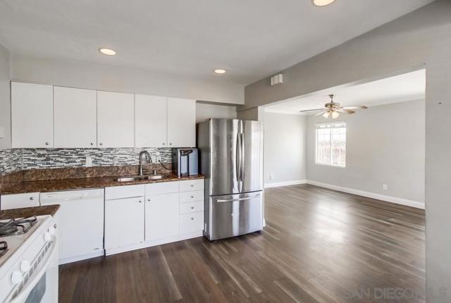 6327 Newsome Dr, San Diego CA: https://media.crmls.org/mediaz/bdc03ddb-1432-4acc-95ed-220f5338781a.jpg