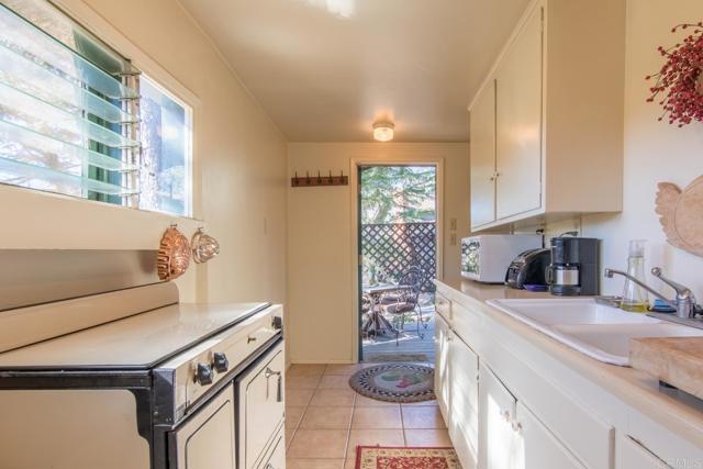 2112 Whispering Pines Drive, Julian CA: https://media.crmls.org/mediaz/bdc06147-5bf0-479e-b2d8-f6b8ca6979d1.jpg