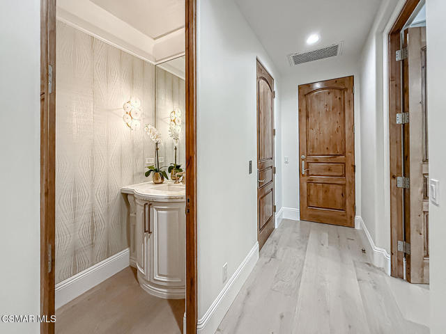 25877 Shady Oak Lane, Valencia CA: https://media.crmls.org/mediaz/bdc12d66-0d09-4b75-8350-bb10e80d876e.jpg