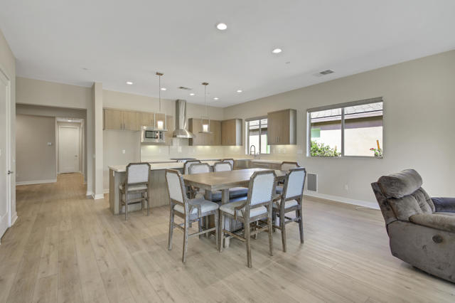 Image 10 of 37 For 80085 Canyon Club Court