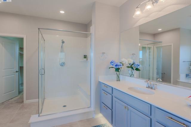 2239 Jessica Way, Tracy CA: https://media.crmls.org/mediaz/bdc21e32-57ce-41fe-8f32-dba8fff13ced.jpg