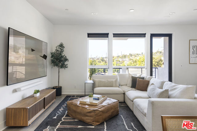 1417 N Lincoln Lane, Los Angeles CA: https://media.crmls.org/mediaz/bdc26a1a-84d4-4adc-95ce-9b9e6e8c6d80.jpg
