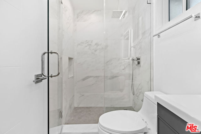 10943 Christine Way, Tujunga CA: https://media.crmls.org/mediaz/bdc26c14-4ef5-4e85-a5e3-915631b93d3e.jpg
