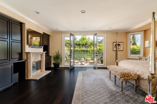1202 San Vicente Boulevard, Santa Monica CA: https://media.crmls.org/mediaz/bdc29b1f-6fe5-4a26-a6db-71d501c2755b.jpg