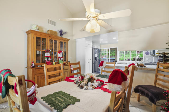 29148 Hillrise Drive, Agoura Hills CA: https://media.crmls.org/mediaz/bdc303ba-2f08-4c9d-aa6f-4b2415b31f97.jpg