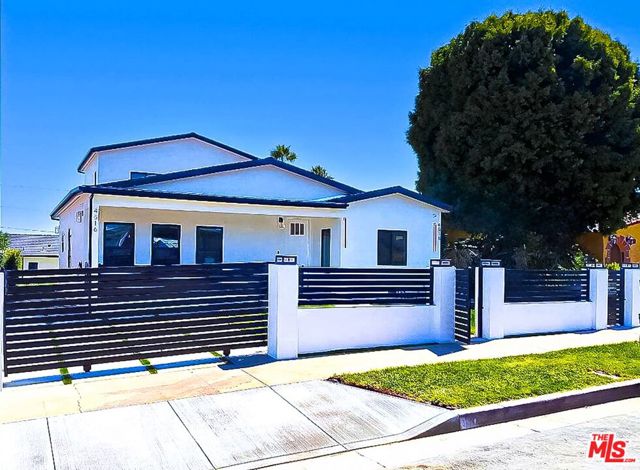 4516 W 63rd Street, Los Angeles CA: https://media.crmls.org/mediaz/bdc312a9-26a5-4622-9dd5-0c0db3a2cb30.jpg