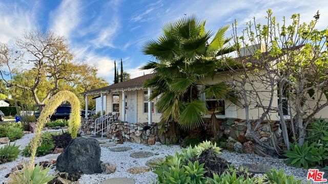 6257 Alcove Avenue, North Hollywood CA: https://media.crmls.org/mediaz/bdc34f64-b875-4e81-b889-fb597284a545.jpg