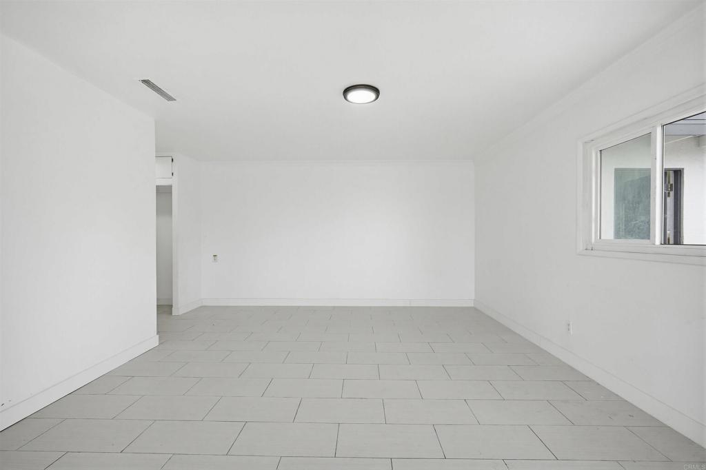https://media.crmls.org/mediaz/bdc38cf0-3404-46b8-8dd7-dc6c71065acd.jpg?preset=X-Large