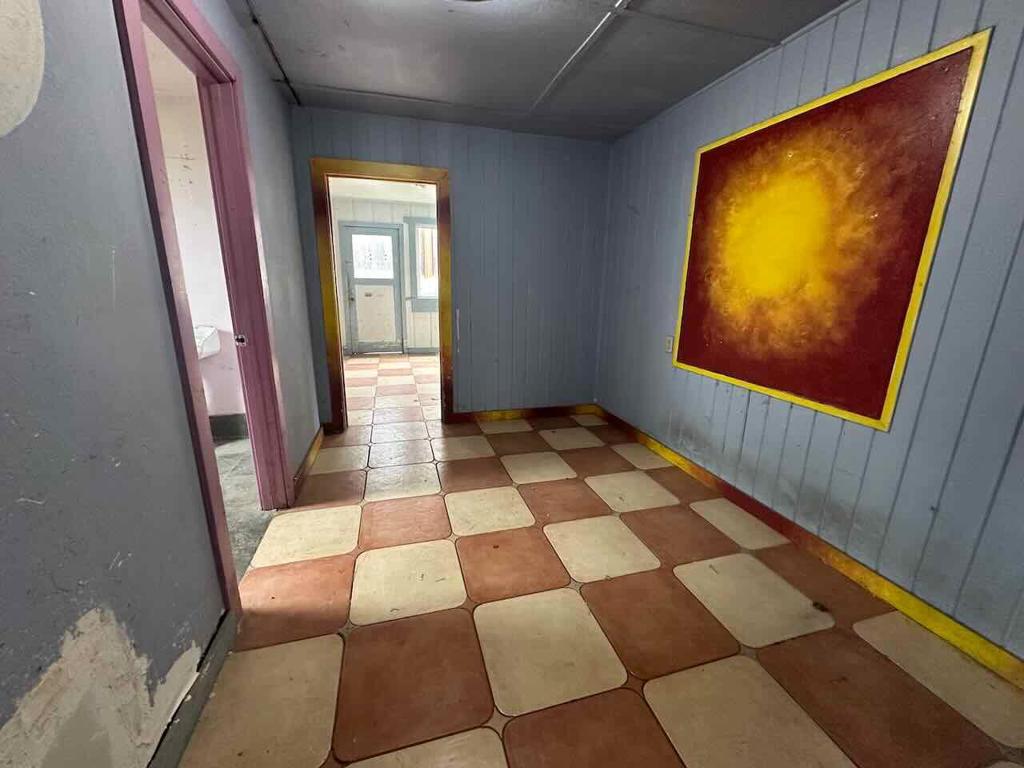 https://media.crmls.org/mediaz/bdc399fe-e2a5-442d-bb20-754c510dc102.jpg?preset=X-Large