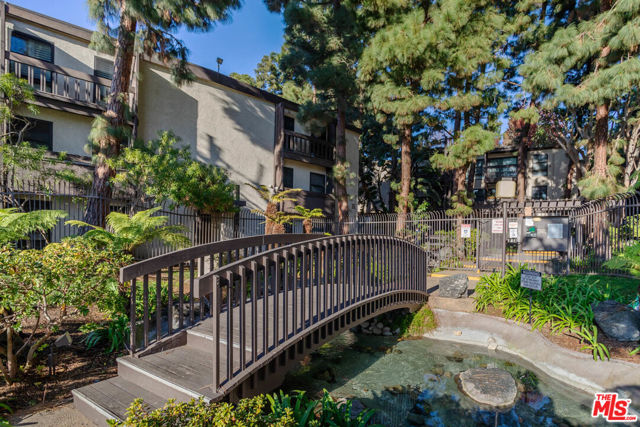 7777 W 91St Street, Playa del Rey CA: https://media.crmls.org/mediaz/bdc3a361-ad24-4e39-b6c8-229bf2a0f60a.jpg