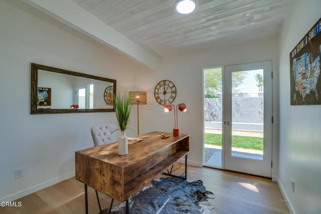 2839 N Davis Way, Palm Springs CA: https://media.crmls.org/mediaz/bdc46722-6629-451b-935f-2fe82e0b7828.jpg