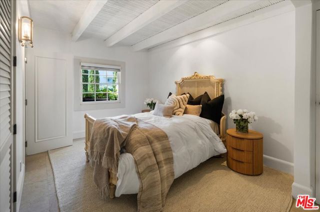1100 Pine Drive, Beverly Hills CA: https://media.crmls.org/mediaz/bdc4a615-4793-42e7-af95-4b1fe9684b3f.jpg