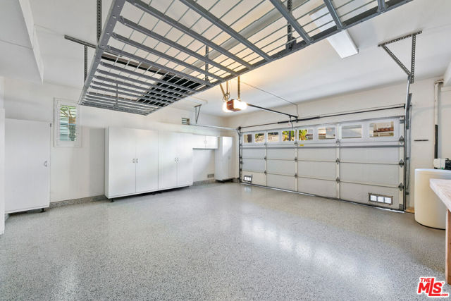 6477 Zuma View Place, Malibu CA: https://media.crmls.org/mediaz/bdc5ce31-16a1-4f0e-92f8-a01f5792696e.jpg