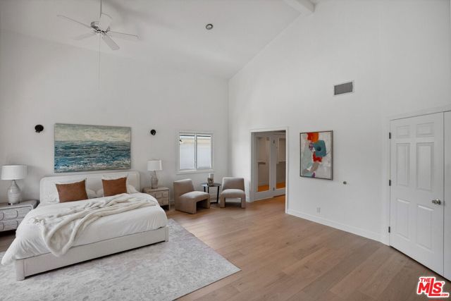 314 22nd Street, Santa Monica CA: https://media.crmls.org/mediaz/bdc62141-c1f6-4de9-ba99-5d84aa1f4eb6.jpg